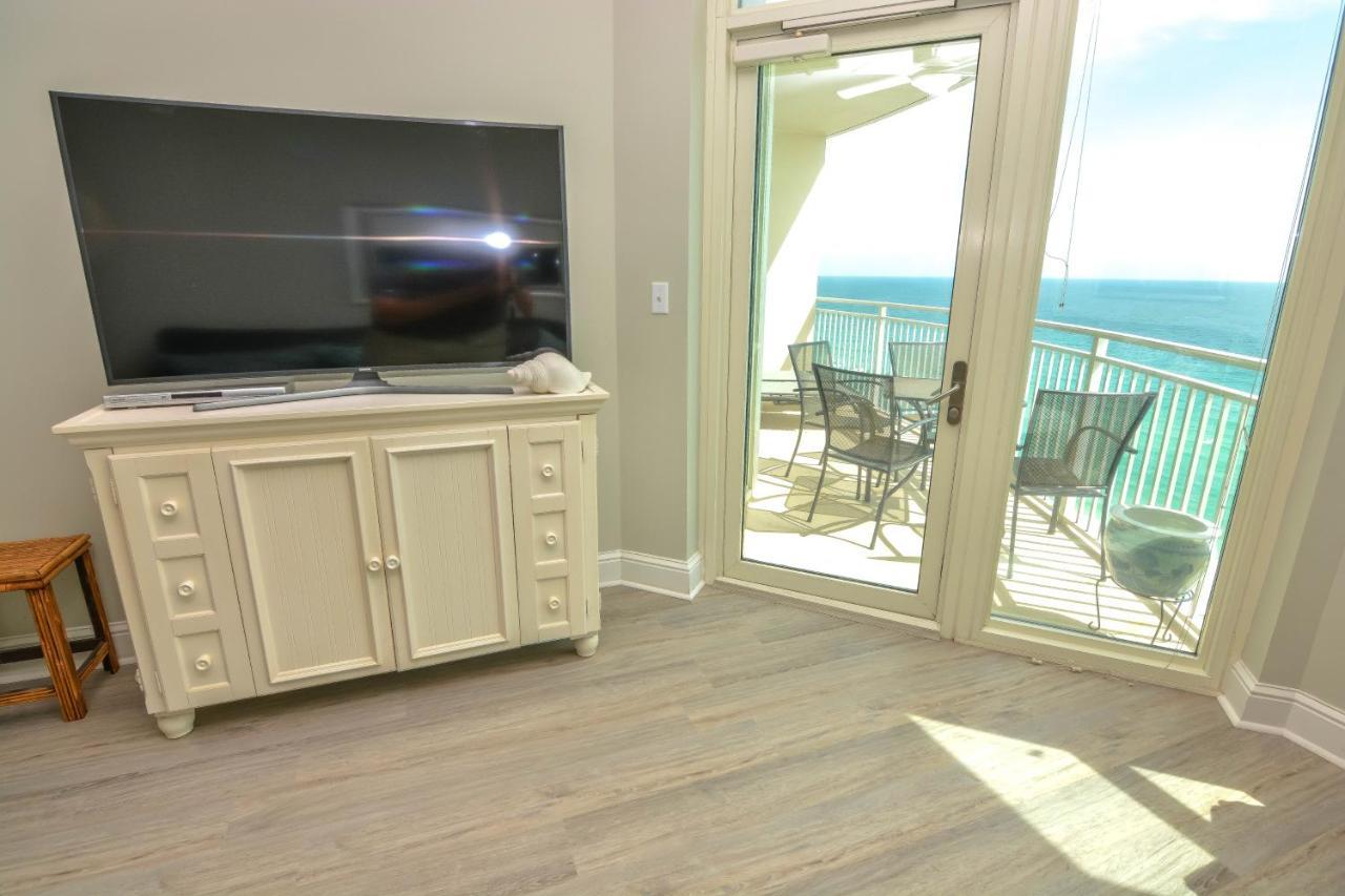 Aqua 1810 Apartment *